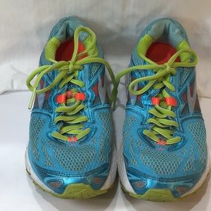 Brooks Ravenna athletic running shoes EUC